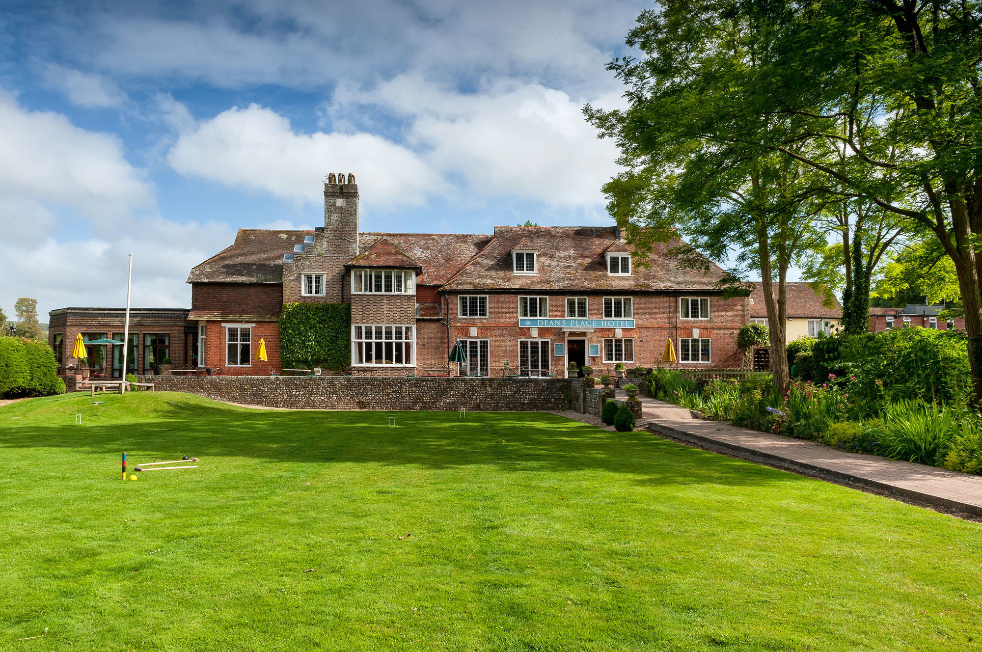 The Alfriston Hotel Екстериор снимка